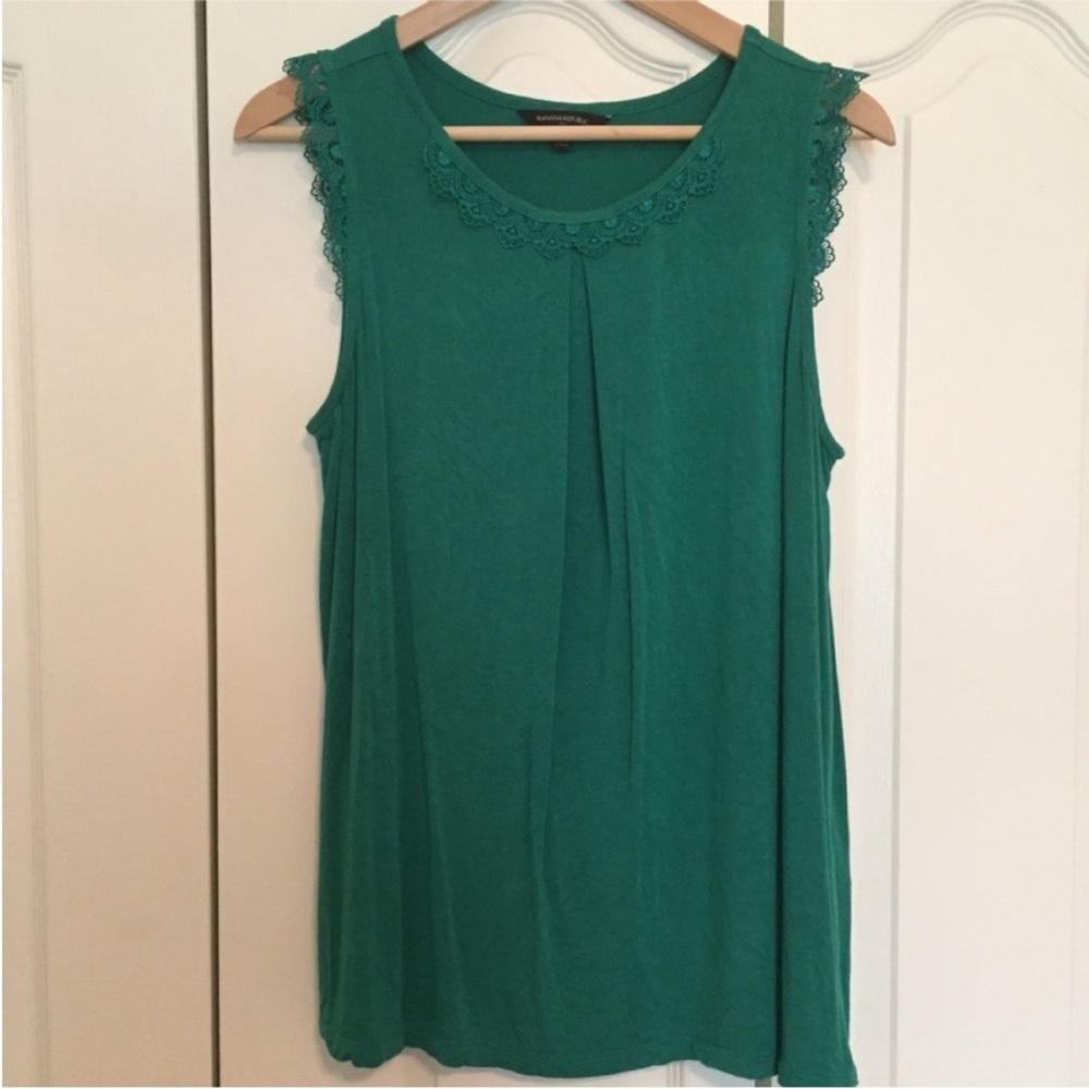 Banana Republic sleeveless lace detail top